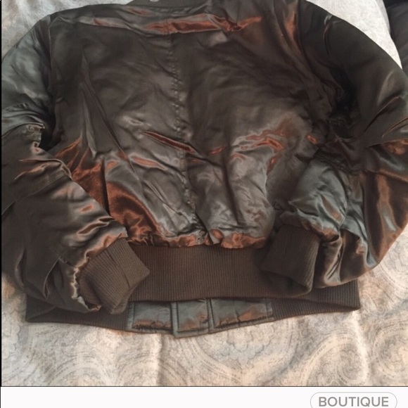 NWT POSHMARK EDITOR HOST PICK OLIVE GREEN SILKY PUFFER BOMBER MOTO JACKET COAT - Picture 5 of 6